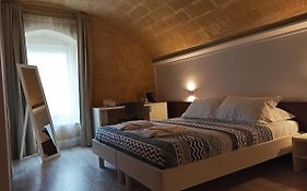 In & Out Matera